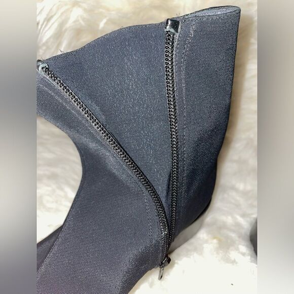 Stuart Weitzman Gor-Tex Chelsea Boots Black 7 - Picture 5 of 8
